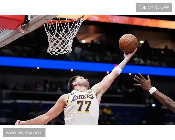 东詹合砍65分率队强势取胜